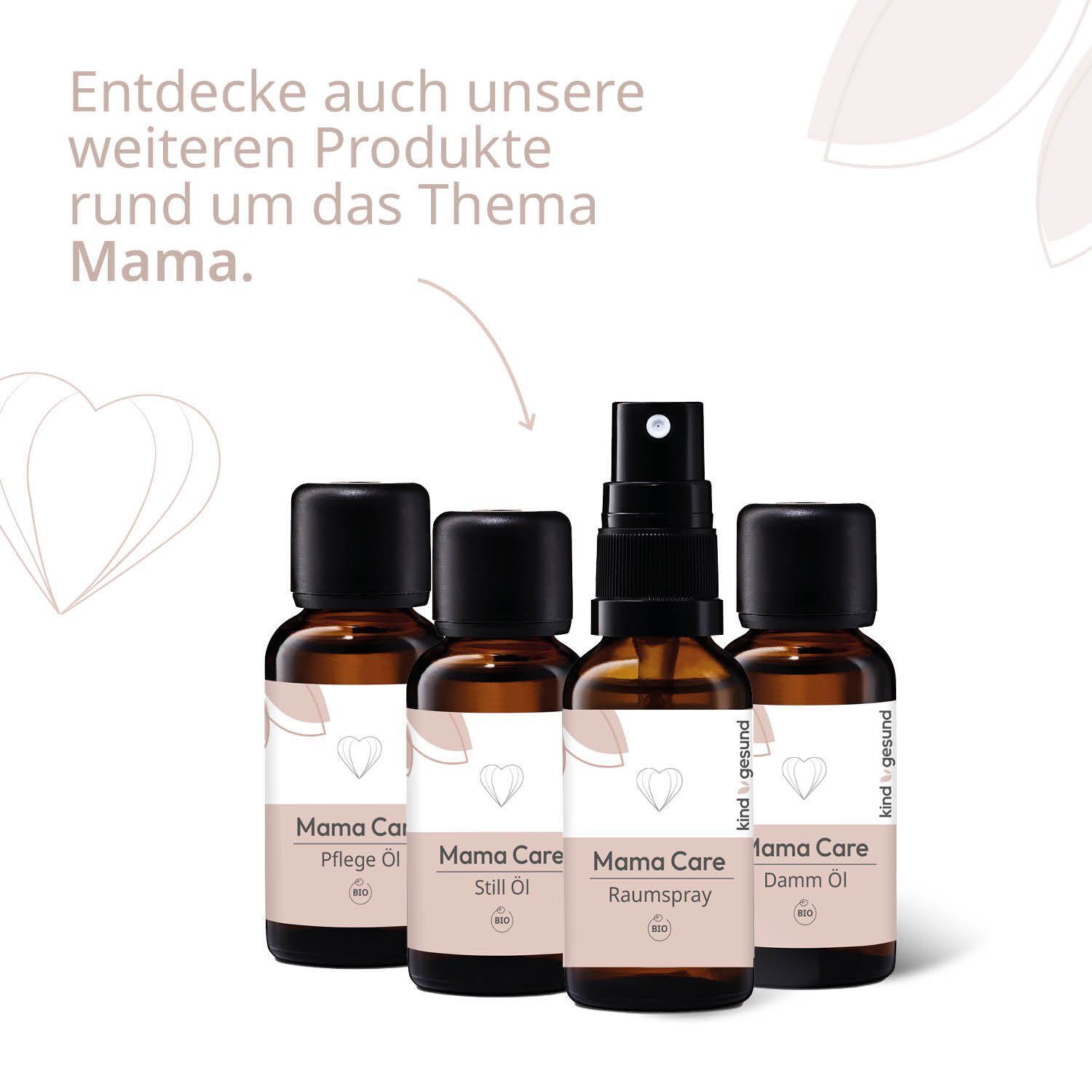 Vier Flaschen mit schwarzem Deckel. Aufkleber mit Logo und Text. Text: "Entdecke auch unsere weiteren Produkte rund um das Thema Mama".