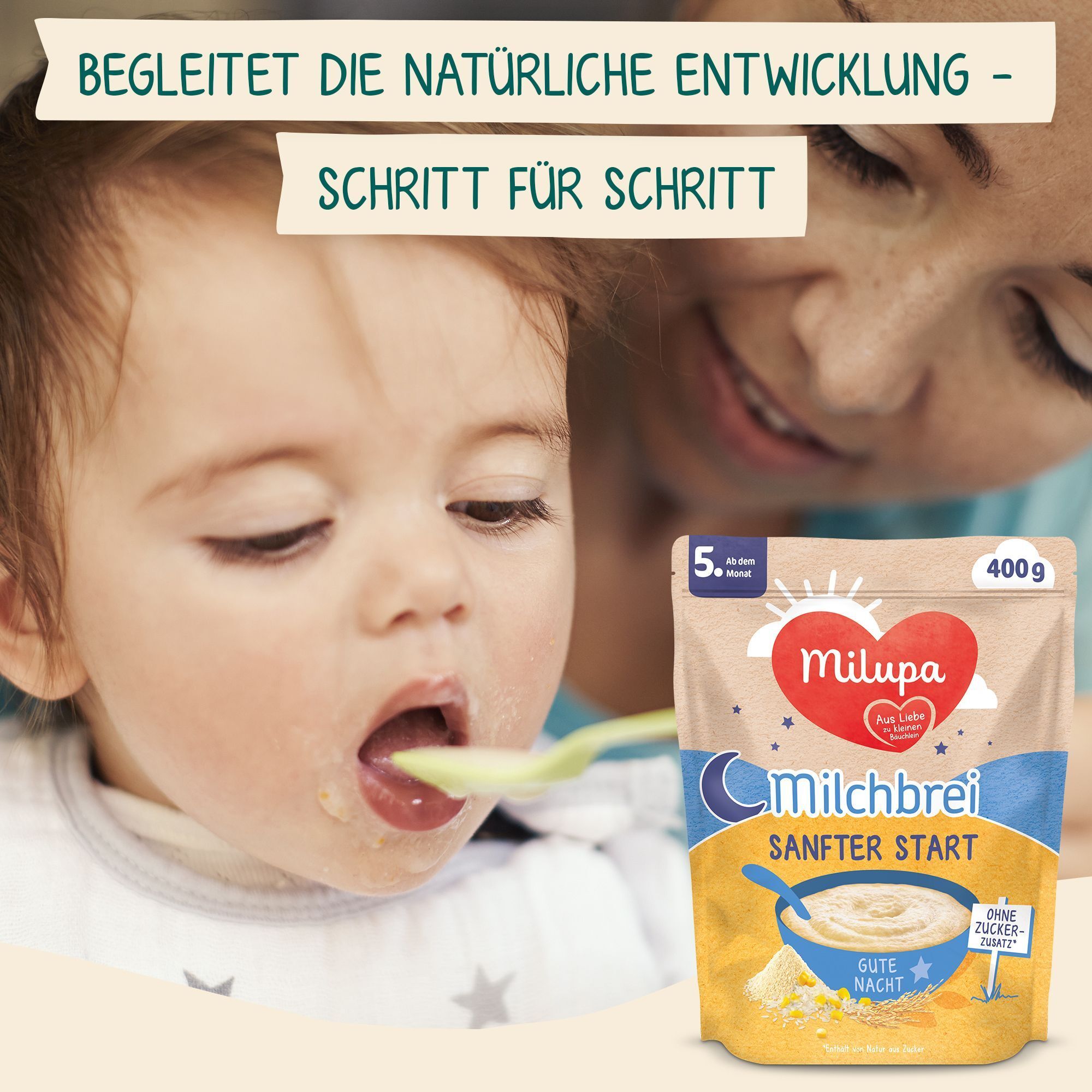 Milupa Gute Nacht Milchbrei Sanfter Start Packung neben einem Baby, das gefüttert wird.
