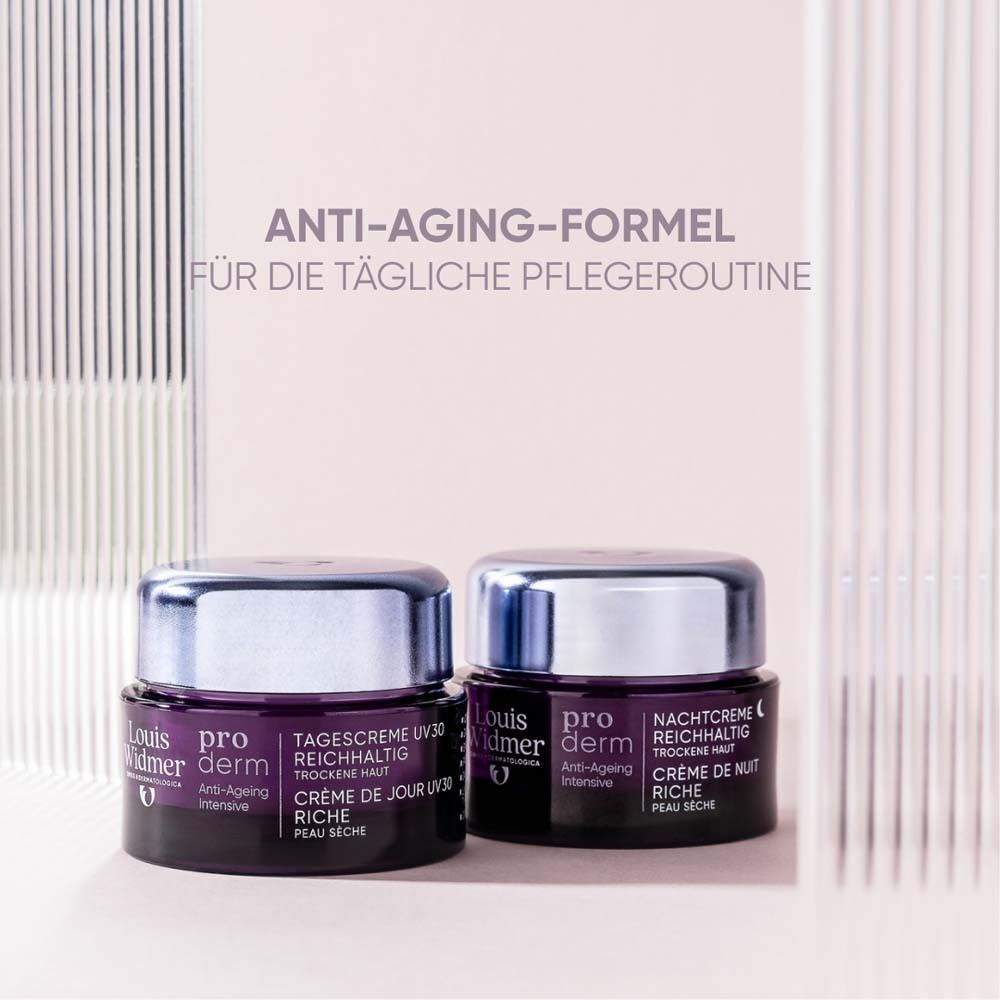 Zwei Tiegel WIDMER proderm Tages- und Nachtcreme. Text: Anti-Aging-Formel. Hintergrund mit Lichteffekten.