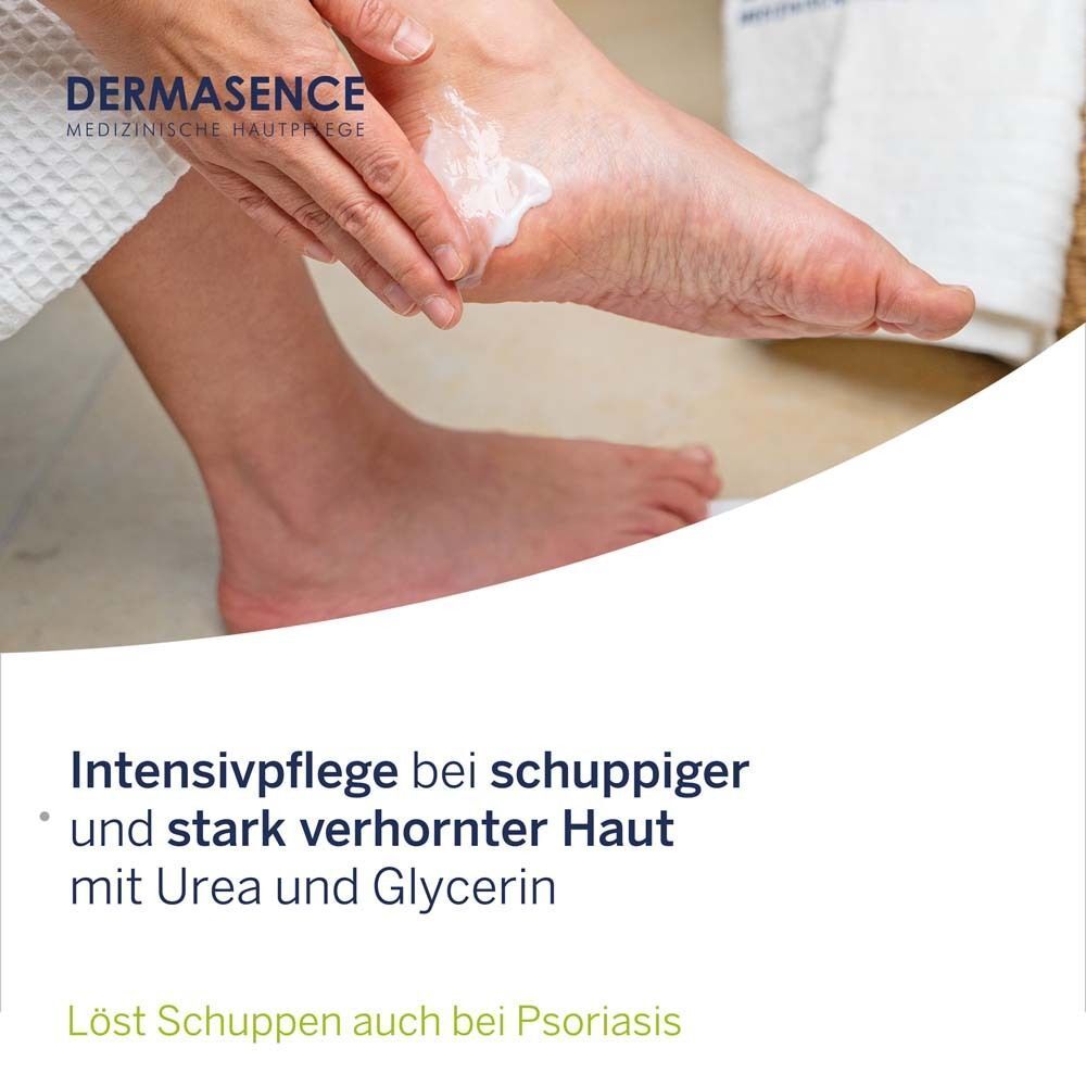 Fuß wird mit DERMASENCE Adtop 40% Urea Oleogel eingecremt. Text: Intensivpflege bei schuppiger und stark verhornter Haut.