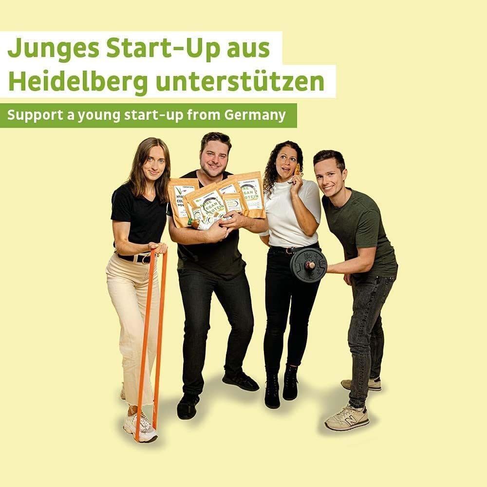 Vier Personen, halten Produkte und Sportgeräte. Hintergrund: gelb. Produkte: FAIRNATURAL Kollagen Hyaluron+Vitamin C Pulver.
