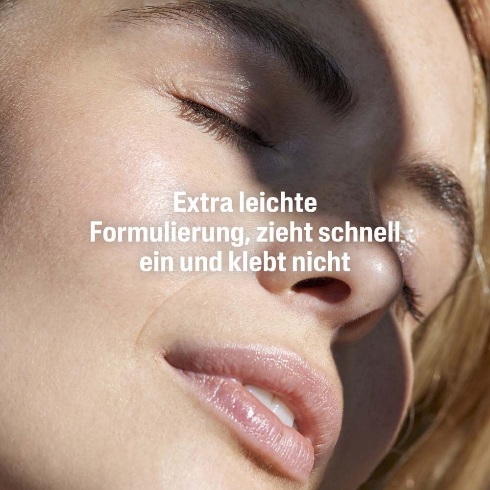 Nahaufnahme eines Gesichts. Text: Extra leichte Formulierung, zieht schnell ein und klebt nicht.