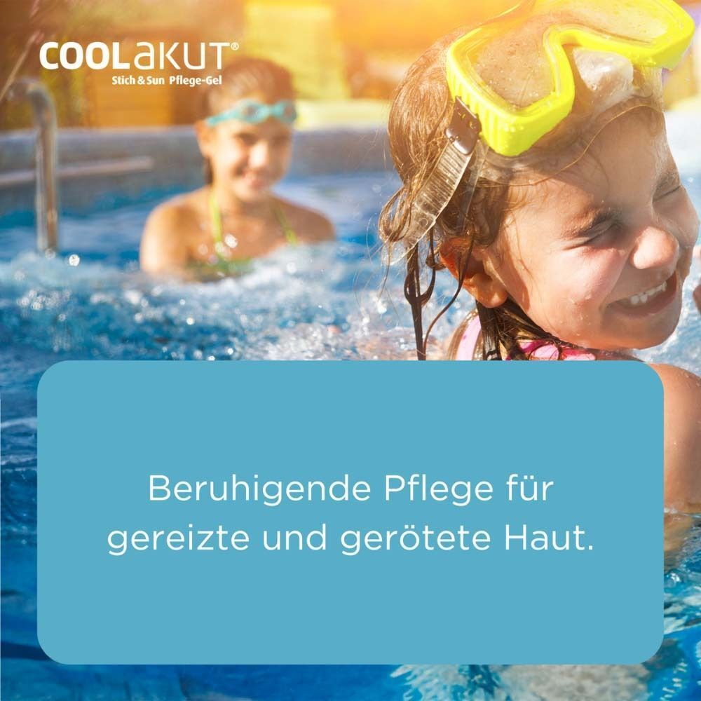 Mädchen im Pool. Text: Beruhigende Pflege für gereizte und gerötete Haut. Logo COOLAKUT Stich & Sun Pflege-Gel.