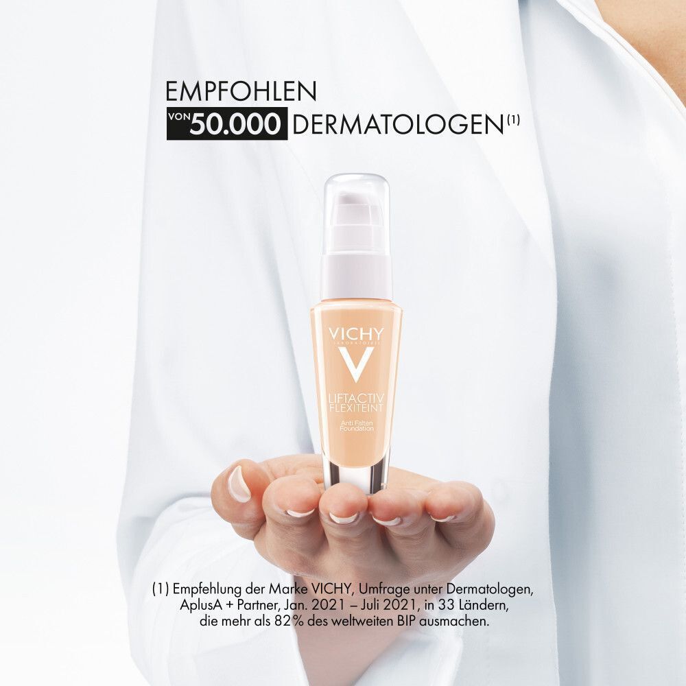 Eine Hand hält eine Flasche VICHY LIFTACTIV Flexilift Teint. Text: EMPFOHLEN VON 50.000 DERMATOLOGEN.