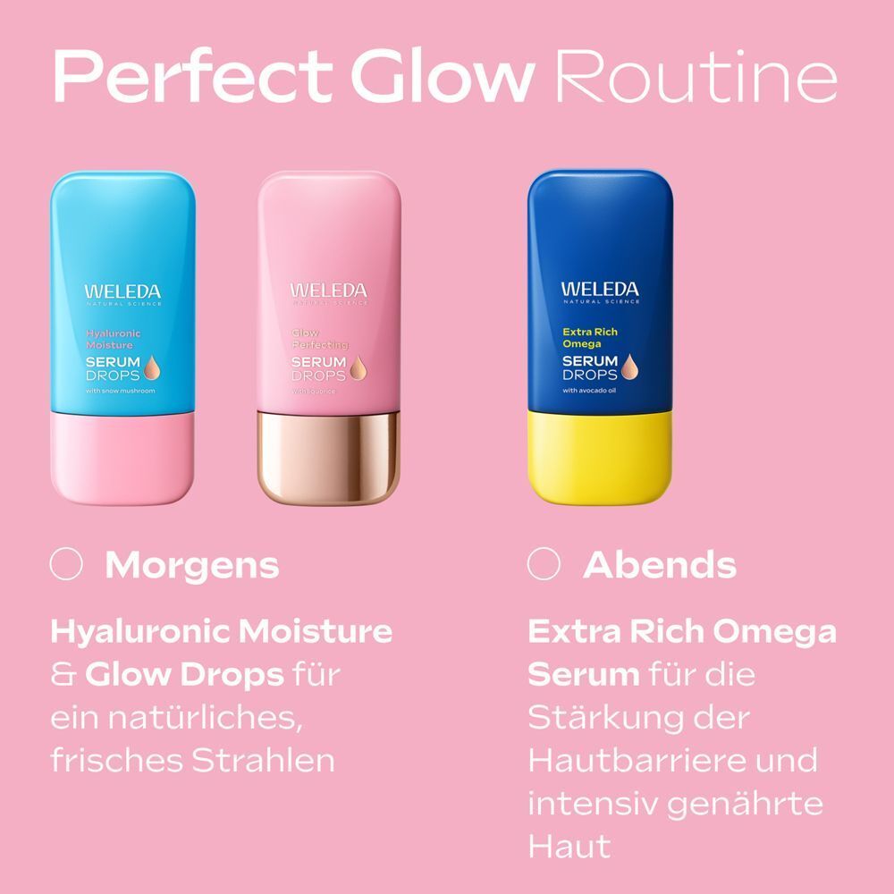 Drei WELEDA Serum Drops Flaschen. Blau, rosa und gelb. Text: Morgens, abends. Hyaluronsäure, Omega Serum.
