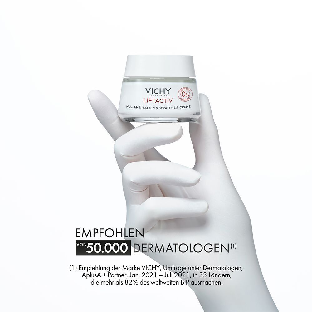 Hand mit weißem Handschuh hält Tiegel Creme. Aufschrift: VICHY LIFTACTIV. Empfohlen von 50.000 Dermatologen.