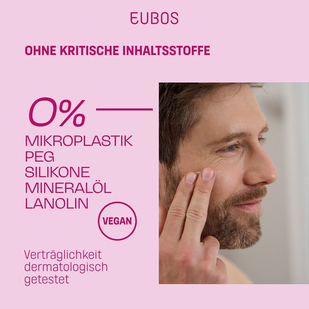 Mann berührt Gesicht. Text: OHNE KRITISCHE INHALTSSTOFFE. 0% Mikroplastik, PEG, Silikone, Mineralöl, Lanolin. Vegan.
