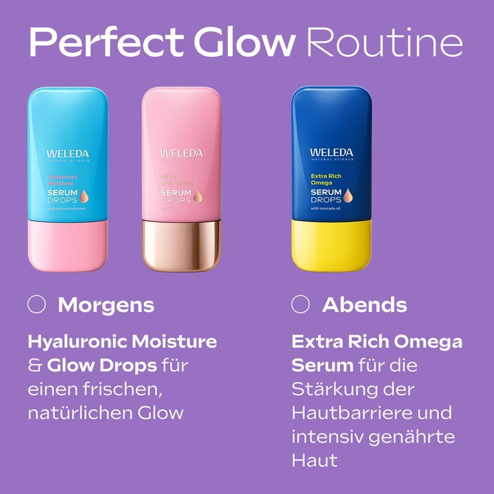 Drei Flaschen WELEDA Serum Drops. Blau, rosa und gelb. Text: Morgens Hyaluronic Moisture & Glow Drops, Abends Extra Rich Omega Serum.