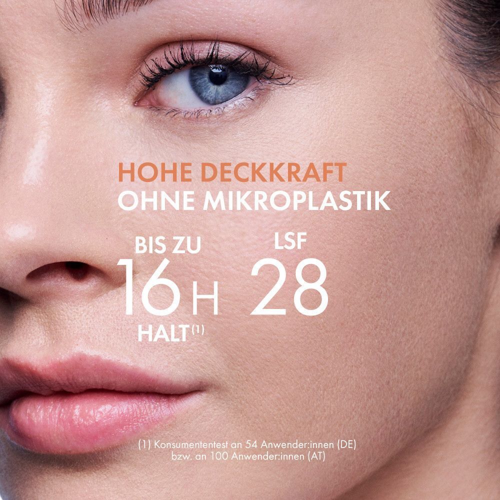 Nahaufnahme eines Gesichts mit Text: Hohe Deckkraft, ohne Mikroplastik, bis zu 16H Halt, LSF 28.