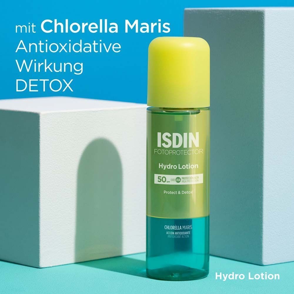 Flasche mit gelbem Deckel und blau-grünem Boden. Aufschrift: ISDIN Hydro Lotion 50. Text: Wasserfest, feuchtigkeitsspendend, Sea Friendly.
