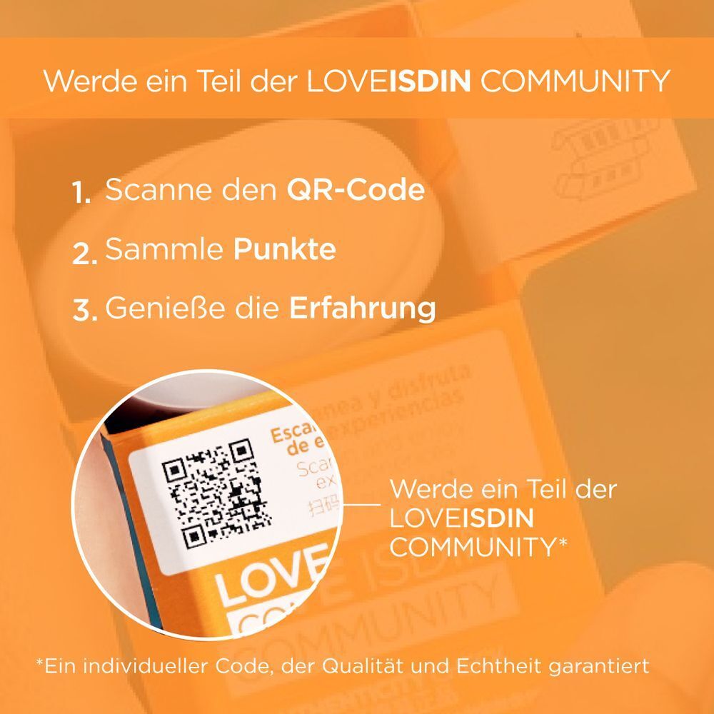 Eine Person hält eine Schachtel mit einem QR-Code. Text: Werde ein Teil der LOVEISDIN COMMUNITY.