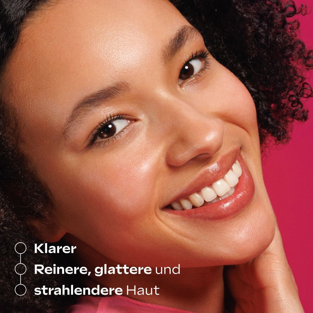 Porträt einer Frau mit strahlender Haut. Text: Klarer, reinere, glattere und strahlendere Haut.