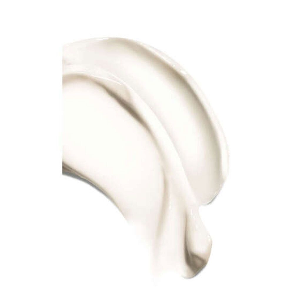 Nahaufnahme einer weißen Creme. Die Textur ist glatt und cremig.