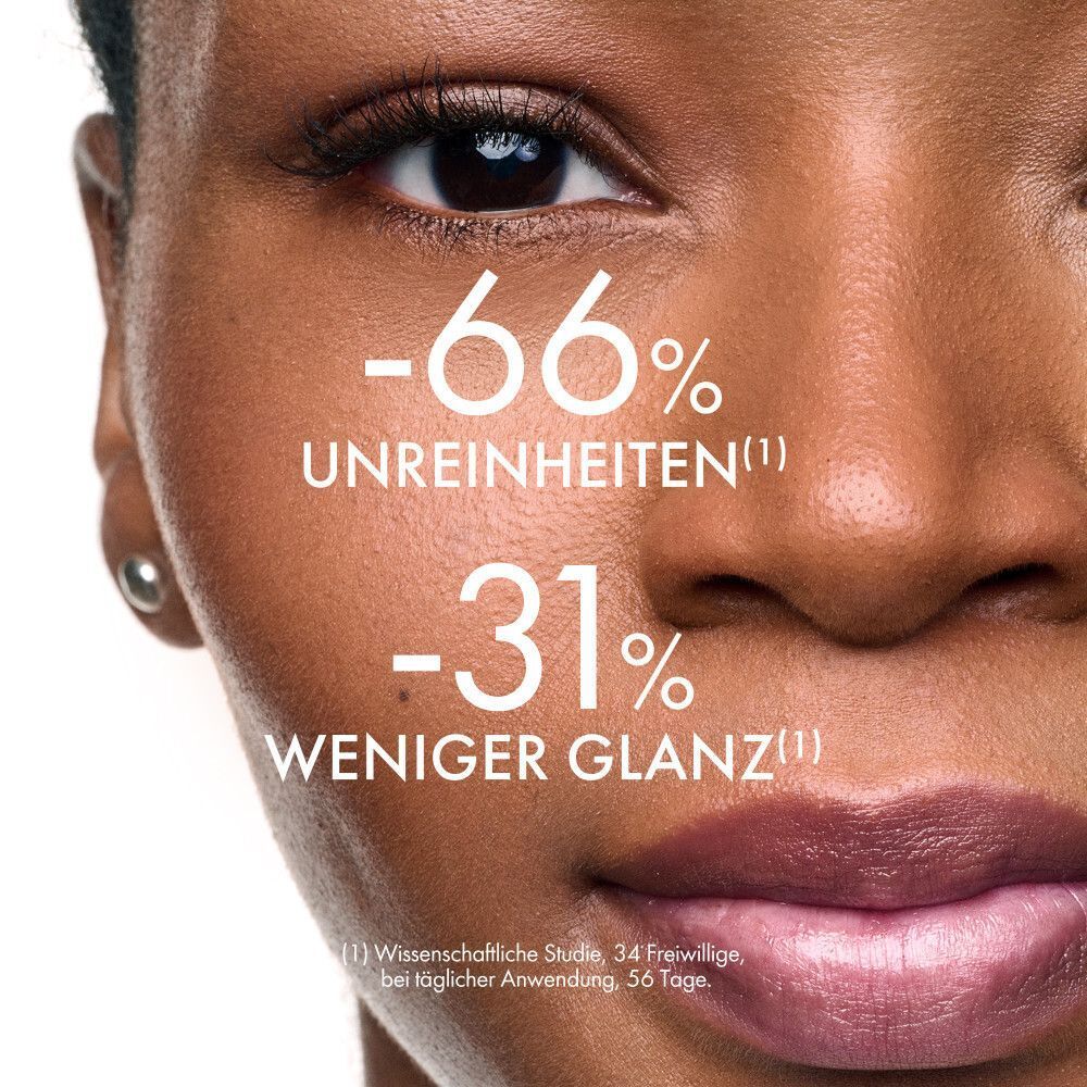 Nahaufnahme eines Gesichts. Text: -66% Unreinheiten, -31% weniger Glanz. Wissenschaftliche Studie.