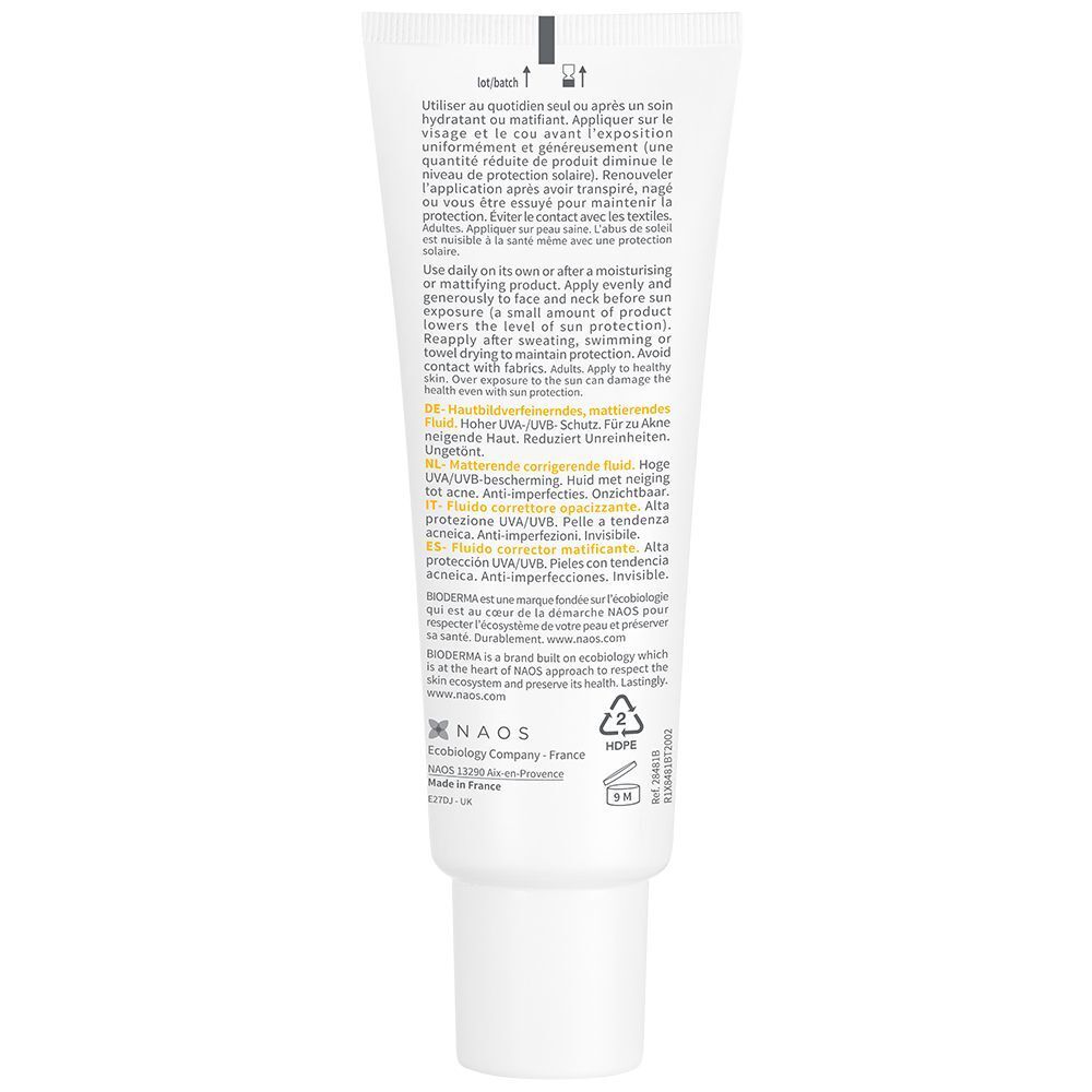Rückseite einer Tube BIODERMA Photoderm AKN Creme. Weißer Hintergrund mit Text in mehreren Sprachen. Informationen zur Anwendung und Inhaltsstoffen.