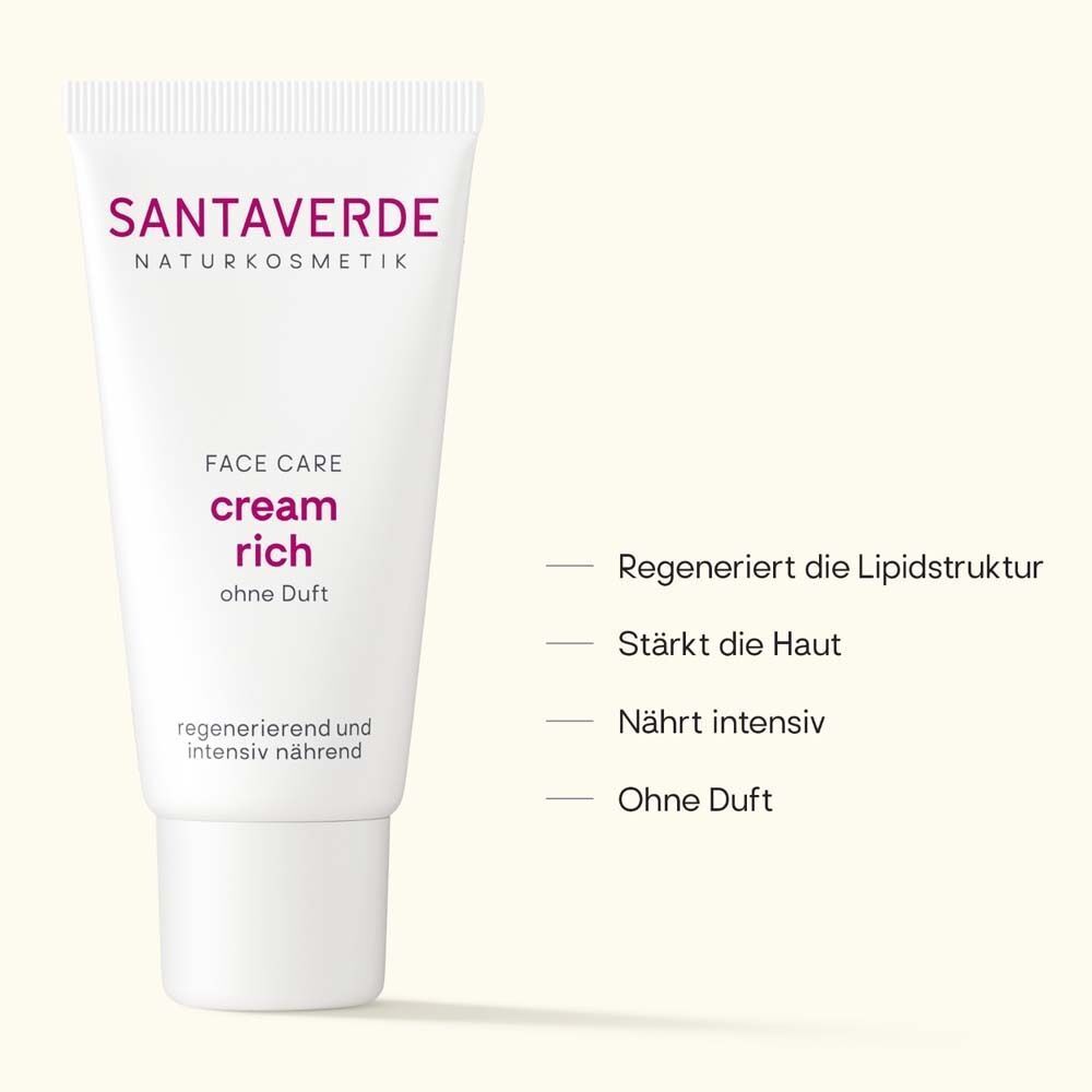 Weiße Creme-Tube mit lila Schrift. Aufschrift: SANTAVERDE, FACE CARE, cream rich ohne Duft. Text: Regeneriert, stärkt, nährt, ohne Duft.