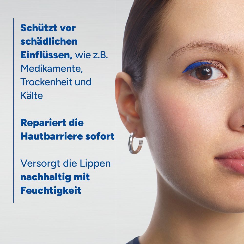Porträt einer Frau. Text: Schützt vor schädlichen Einflüssen. Repariert die Hautbarriere sofort. Versorgt die Lippen nachhaltig.