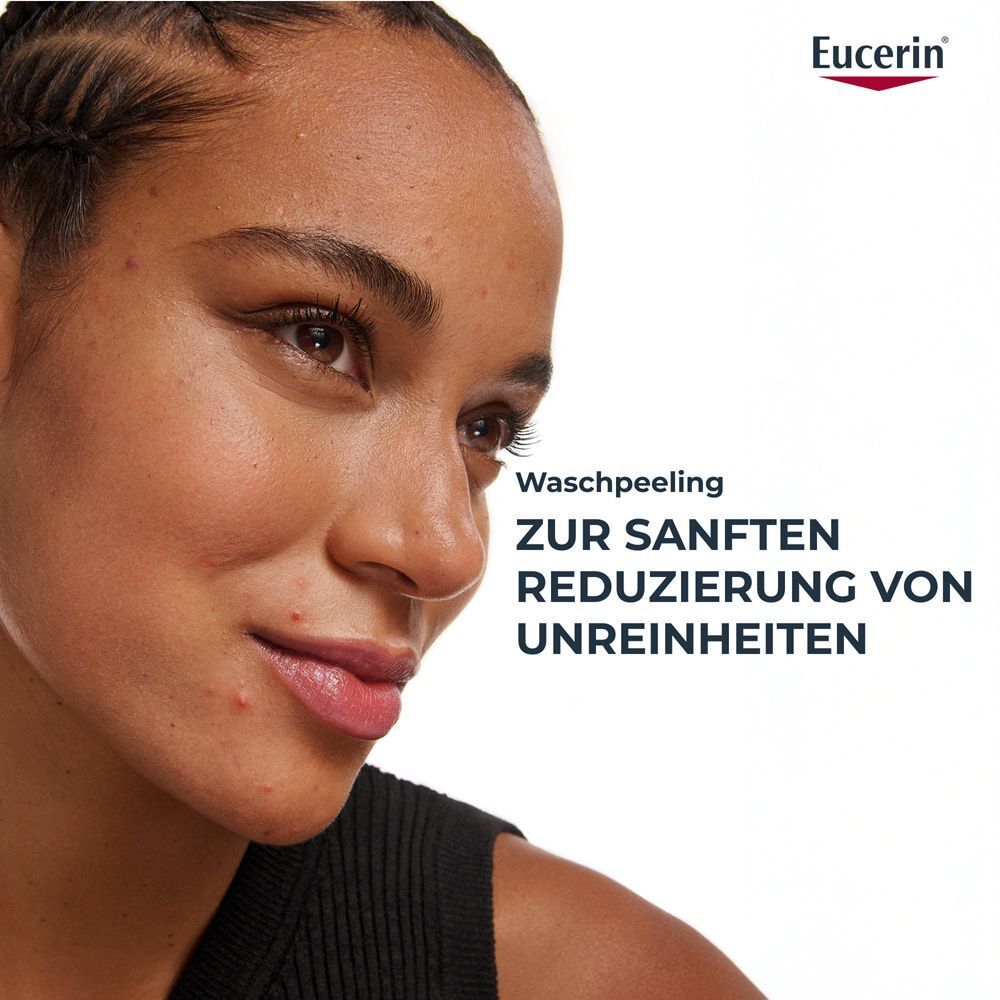 Frau mit Hautunreinheiten. Text: Waschpeeling zur sanften Reduzierung von Unreinheiten.