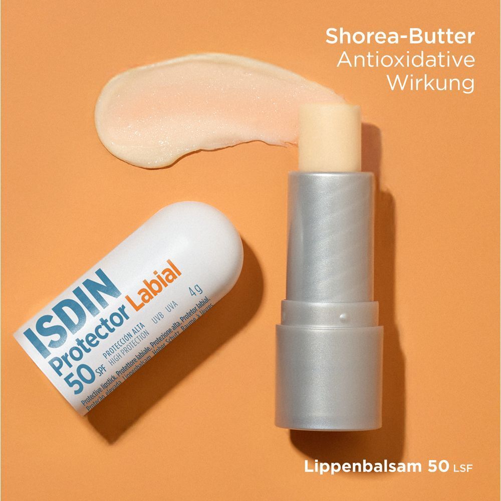 Ein Lippenbalsam-Stift und eine Creme. Der Stift hat eine weiß-silberne Hülle mit orangefarbener Schrift: ISDIN Protector Labial 50 SPF. 4g.