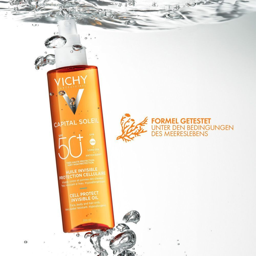 Eine Flasche VICHY CAPITAL Soleil Cell Protect Oil im Wasser. Text: FORMEL GETESTET UNTER DEN BEDINGUNGEN DES MEERESLEBENS.