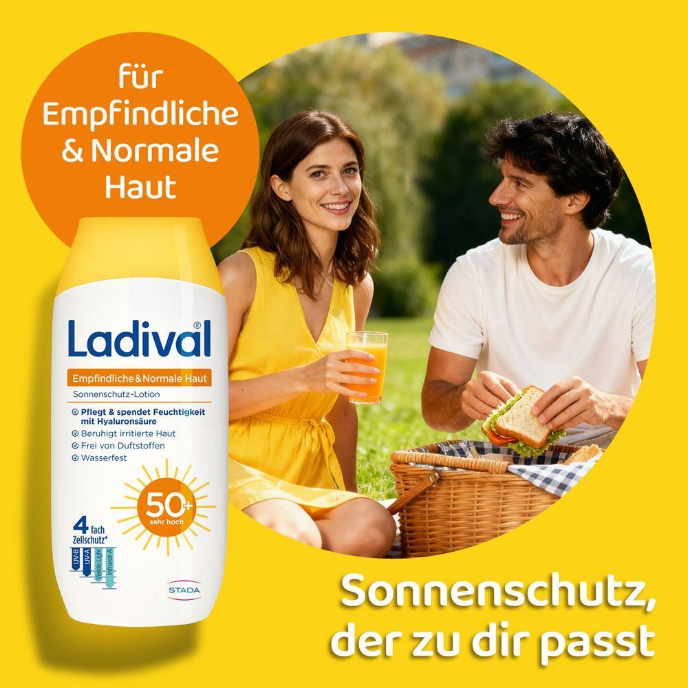 Frau und Mann sitzen beim Picknick. Ladival Sonnenlotion LSF 50+ für empfindliche & normale Haut. Gelbe Kappe, weißer Behälter.