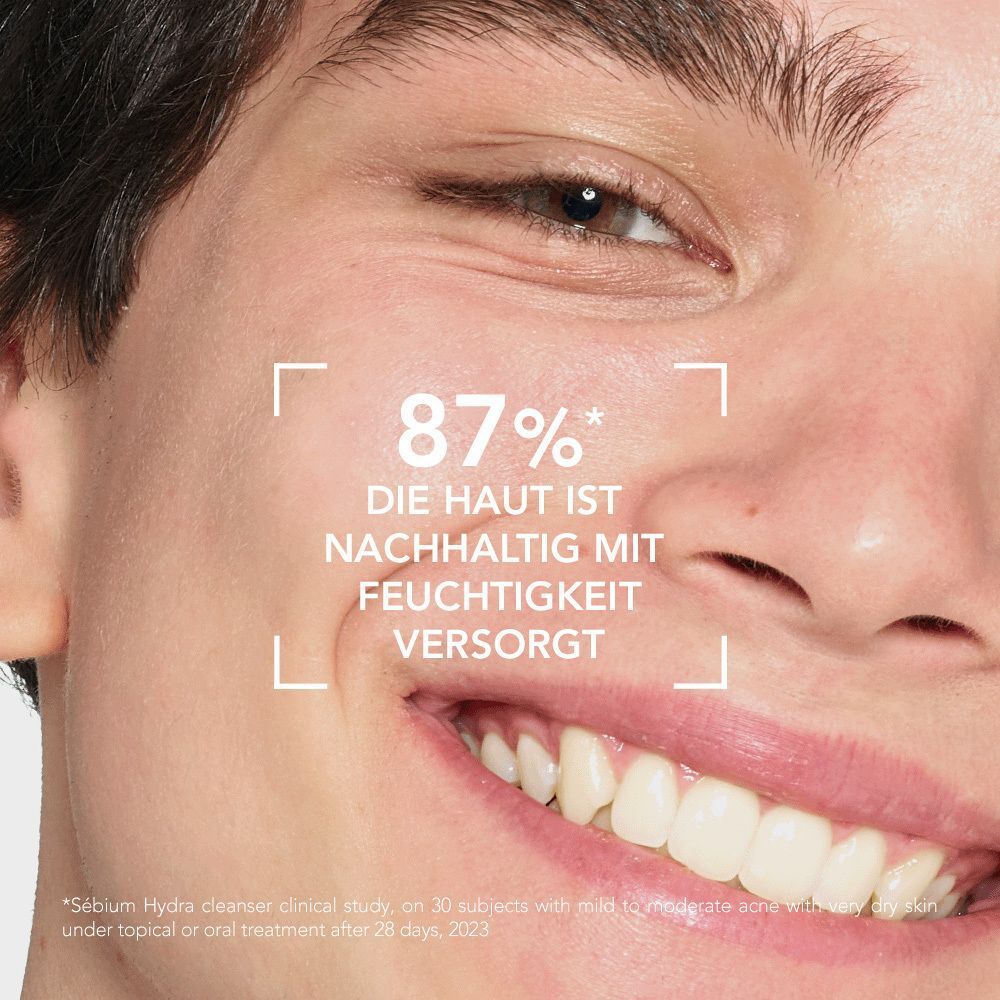 Nahaufnahme eines lächelnden Gesichts. Text: 87% die Haut ist nachhaltig mit Feuchtigkeit versorgt.