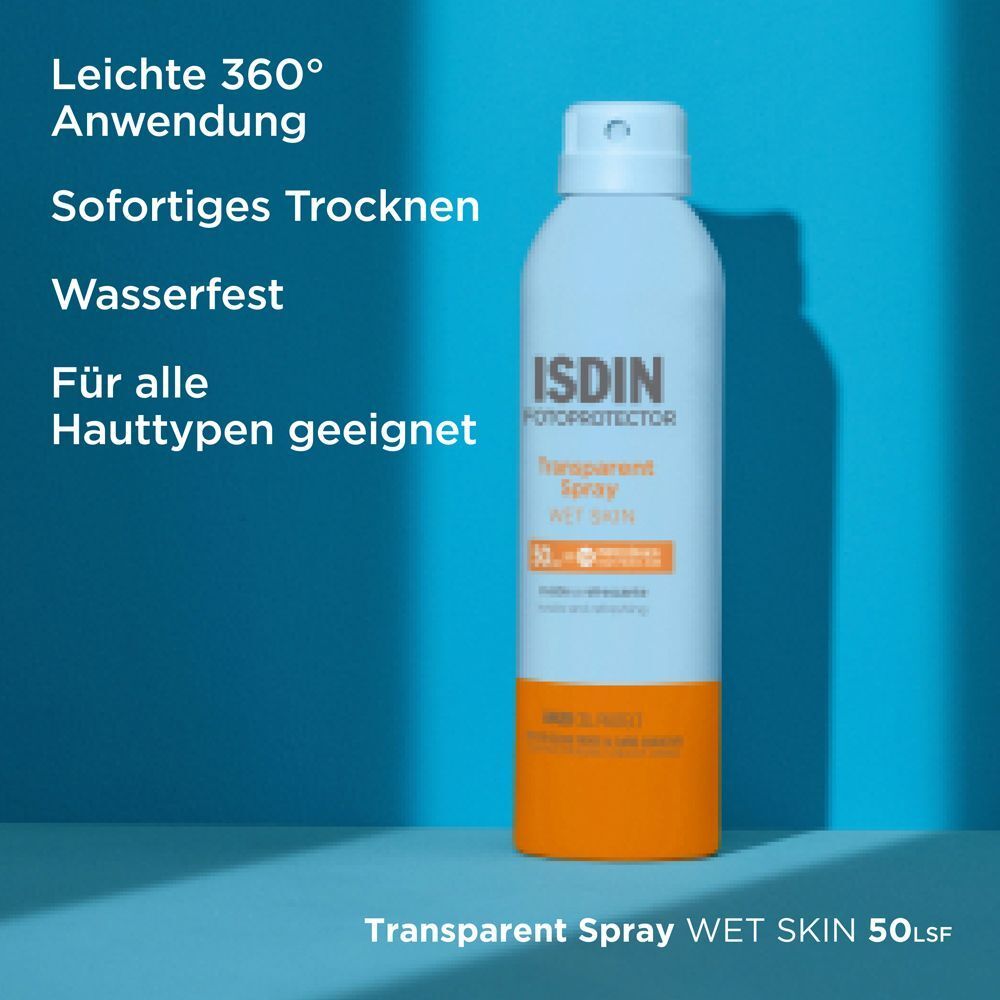 ISDIN Fotoprotector Wet Skin Transpar. Spray LSF 50. Hellblaue Flasche mit orangefarbenem Boden. Text: Sofortiges Trocknen, wasserfest.