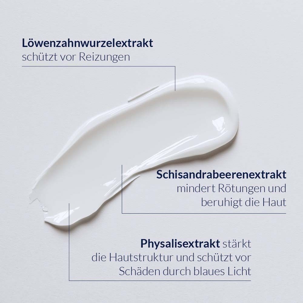 Nahaufnahme einer Creme. Beschriftungen: Löwenzahnextrakt, Schisandra-Beerenextrakt, Physalisextrakt. Text beschreibt die Wirkung.