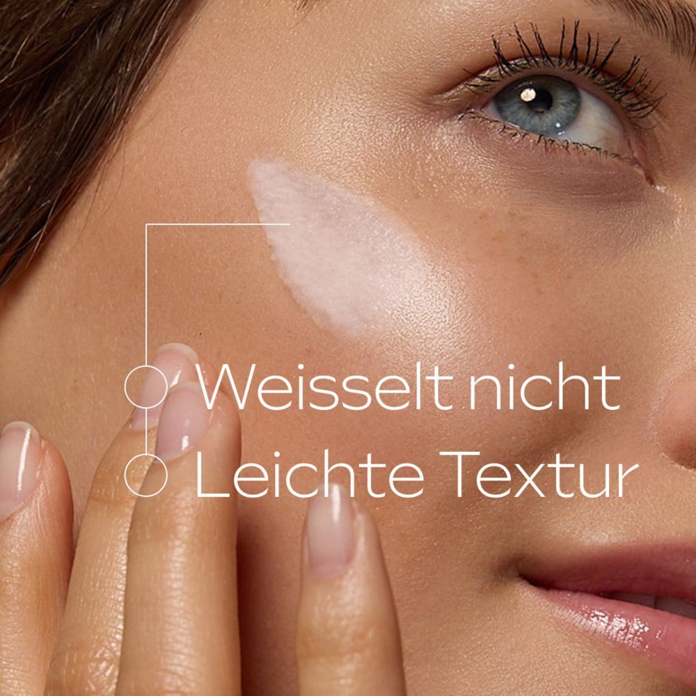 Nahaufnahme eines Gesichts mit aufgetragener Creme. Text: Weisselt nicht, leichte Textur.