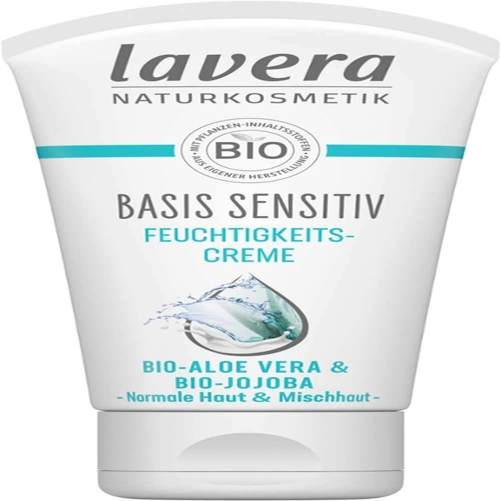 Weiße Tube mit "lavera BASIS SENSITIV FEUCHTIGKEITS-CREME". Bio-Siegel, Logo und Abbildung von Wasser.