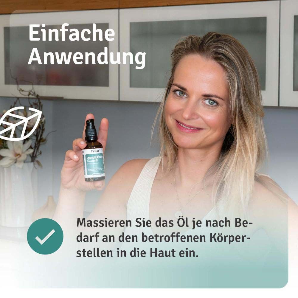 Frau hält eine braune Glasflasche mit schwarzem Sprühkopf. Text: Massieren Sie das Öl je nach Bedarf an den betroffenen Körperstellen.