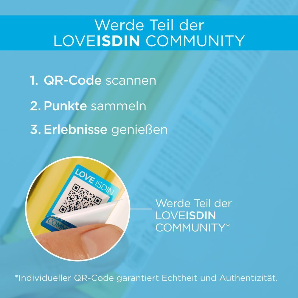 Hand hält einen Aufkleber mit QR-Code. Text: Werde Teil der LOVEISDIN COMMUNITY.