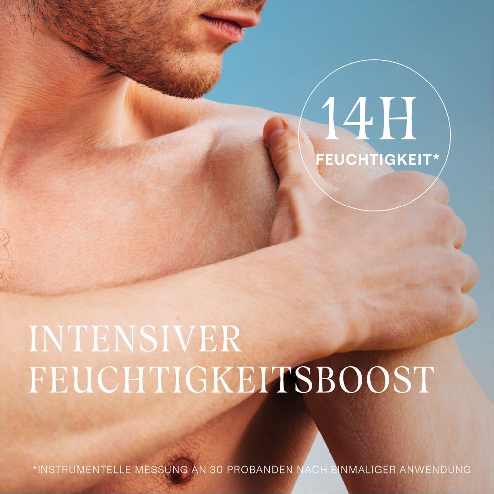 Nahaufnahme eines Mannes. Text: Intensiver Feuchtigkeitsboost. 14H Feuchtigkeit.