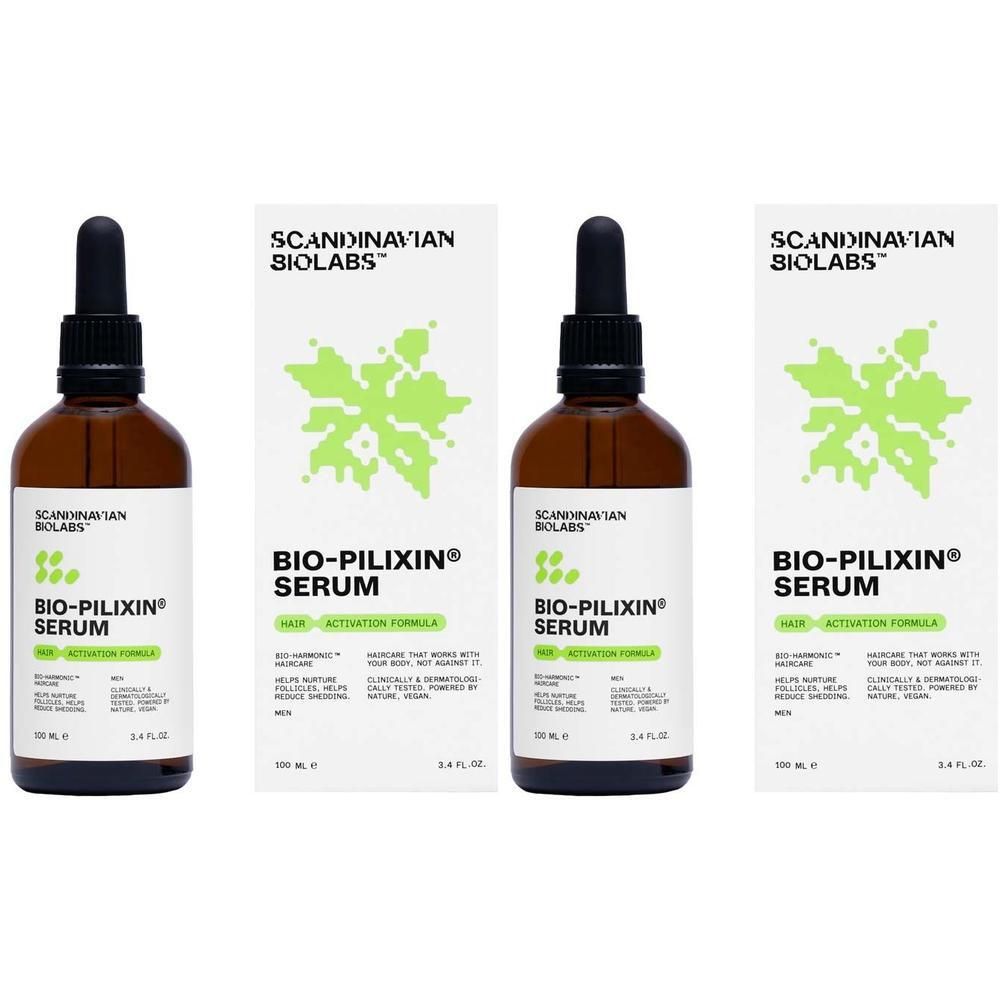 Drei Flaschen Serum mit Verpackung. Braune Glasflaschen mit schwarzer Pipette. Weiße Verpackung mit Logo und Produktinformationen.