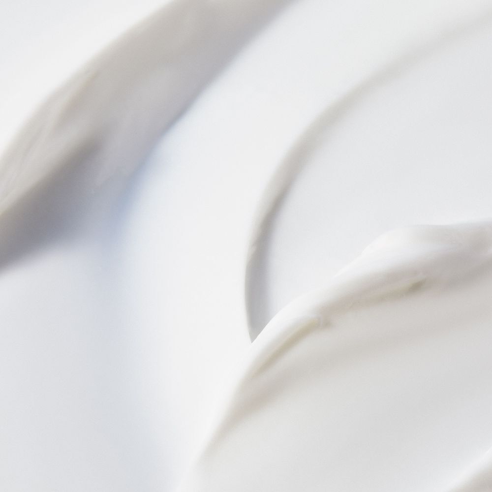 Nahaufnahme von Creme. Weiße Creme-Textur. Glatte, gewellte Oberfläche.