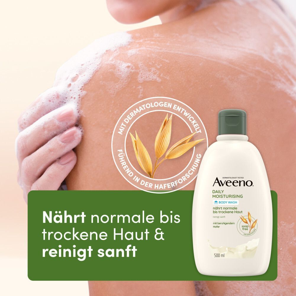 Eine Person wäscht sich mit Aveeno® Duschgel. Auf dem Etikett steht "Daily Moisturising Body Wash".
