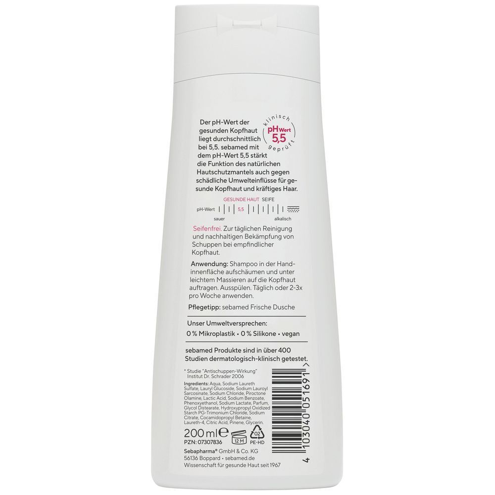 Rückseite einer weißen Sebamed Shampoo Flasche. Text: pH-Wert 5,5, Sebamed, Anti-Schuppen Shampoo. Inhaltsstoffe und Herstellerangaben.