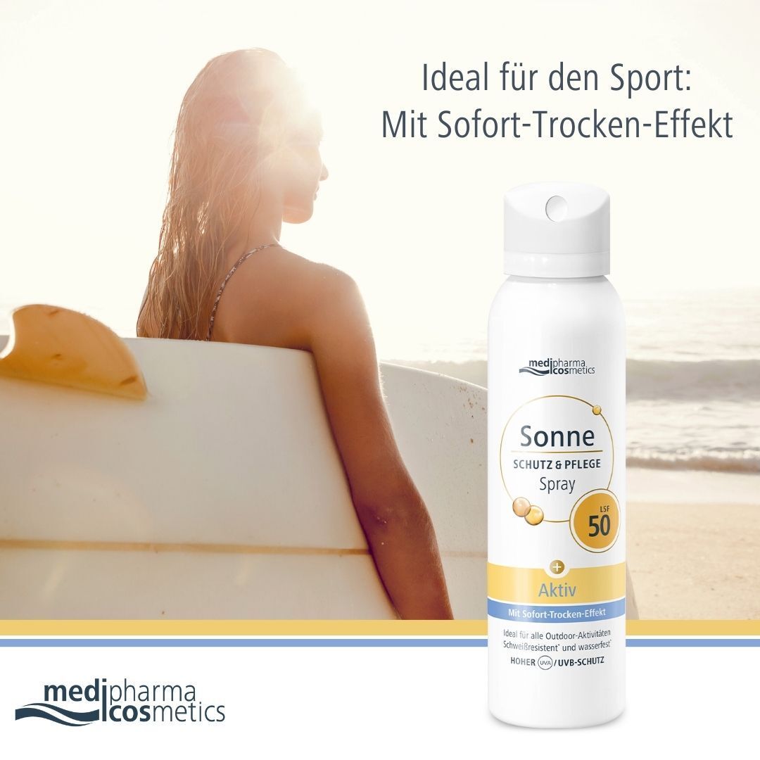 Weißes Aerosolspray mit gelben und blauen Akzenten. Aufschrift: Sonne Schutz & Pflege Spray LSF 50. Marke: medipharma cosmetics. Frau mit Surfbrett.