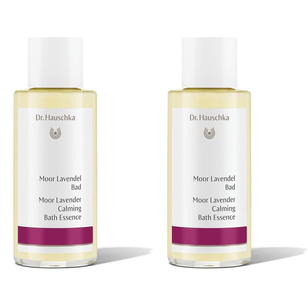 Zwei Flaschen Dr. Hauschka Moor Lavendel Bad mit weißem Deckel und Etikett.