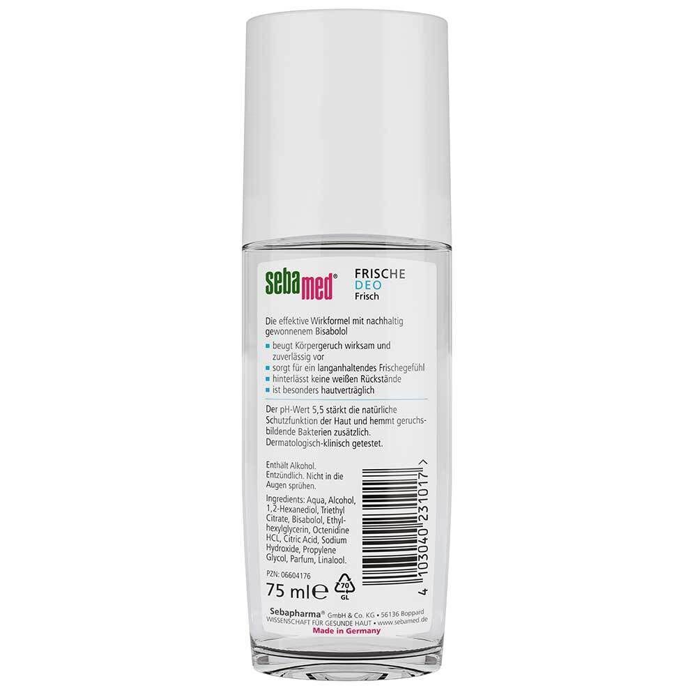 Rückseite eines transparenten Deo-Sprays mit weißem Deckel. Text: Sebamed, Frische Deo, Inhaltsstoffe, 75 ml. Barcode. Hergestellt in Deutschland.
