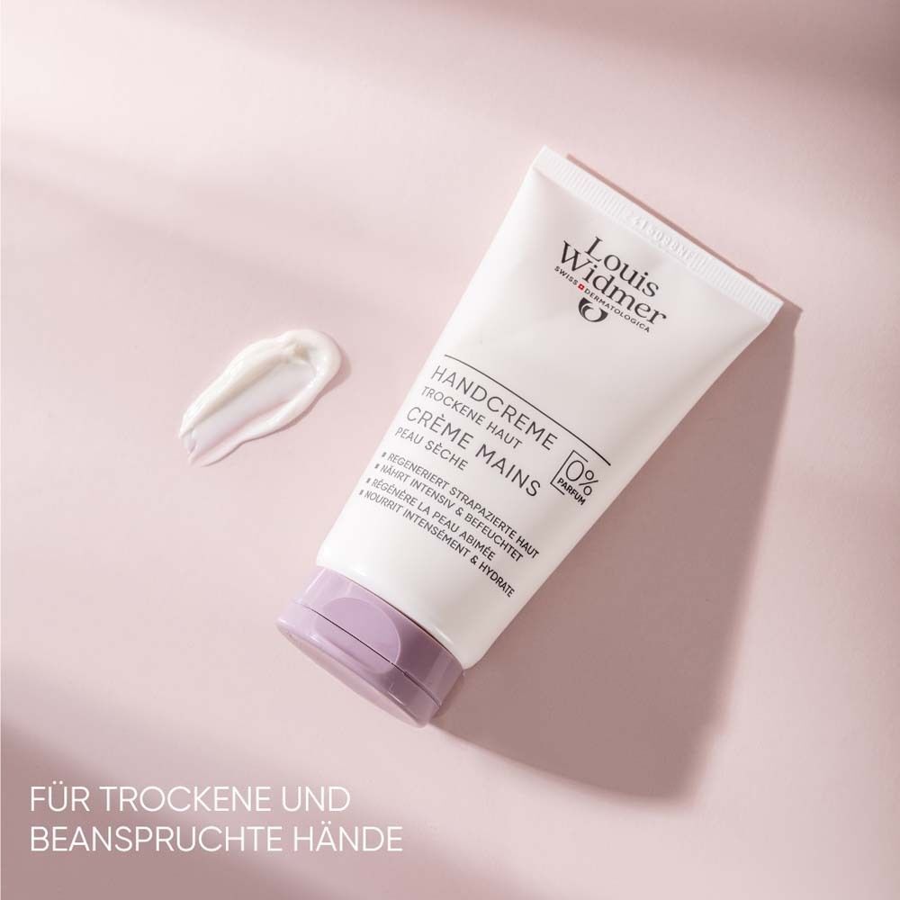 Handcreme-Tube, weiß mit lila Verschluss. Daneben ein Klecks Creme. Aufschrift: Louis Widmer, Handcreme, 0% Parfum.