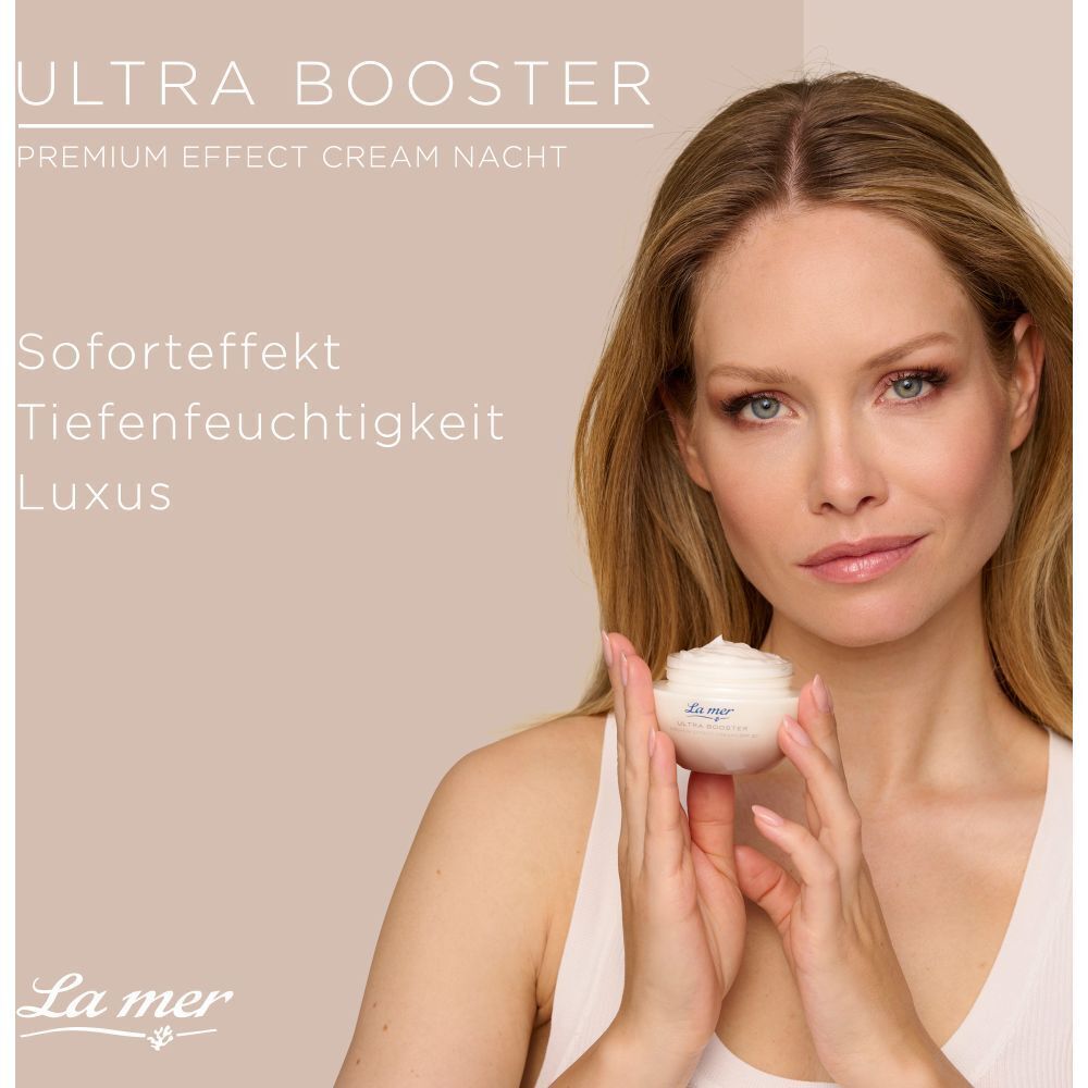 Frau hält einen Tiegel Creme. Text: Ultra Booster, Premium Effect Cream Nacht, Soforteffekt, Tiefenfeuchtigkeit, Luxus.