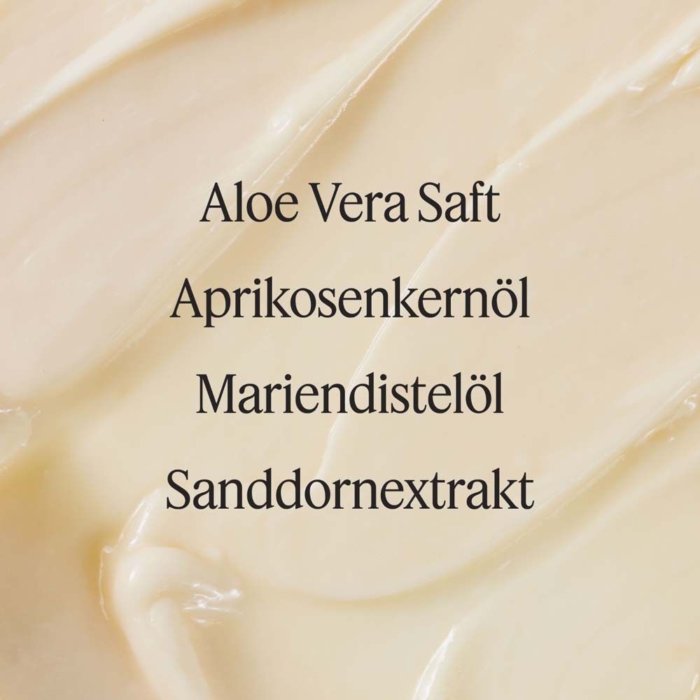 Nahaufnahme Creme. Text: Aloe Vera Saft, Aprikosenkernöl, Mariendistelöl, Sanddornextrakt.