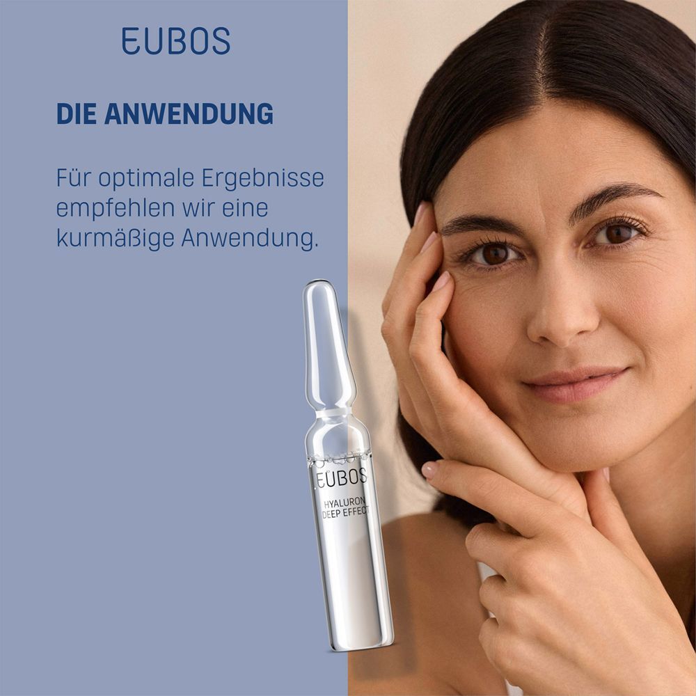 Frau hält eine EUBOS Anti Age Ampulle. Text: Für optimale Ergebnisse empfehlen wir eine kurmäßige Anwendung. Auf blauem Hintergrund.