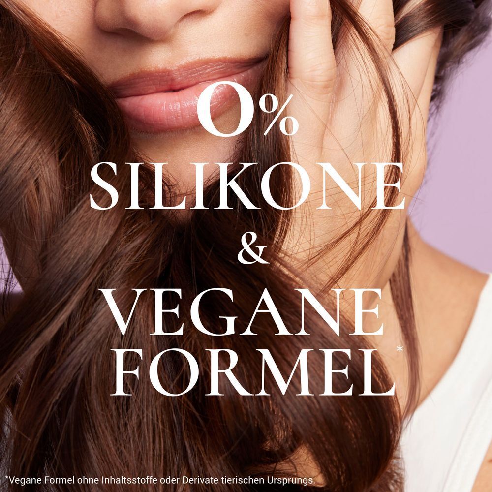 Nahaufnahme von Haaren und Gesicht. Text: 0% SILIKONE & VEGANE FORMEL. Kleingedruckt: Vegane Formel ohne tierische Derivate.