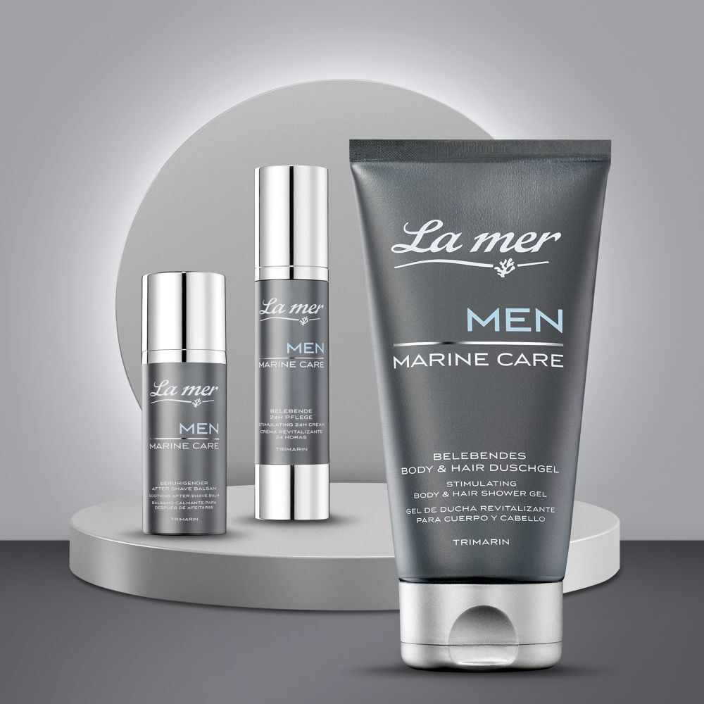 Drei Produkte auf Podest: After Shave Balsam und Body & Hair Duschgel. Text: La mer, MEN MARINE CARE.