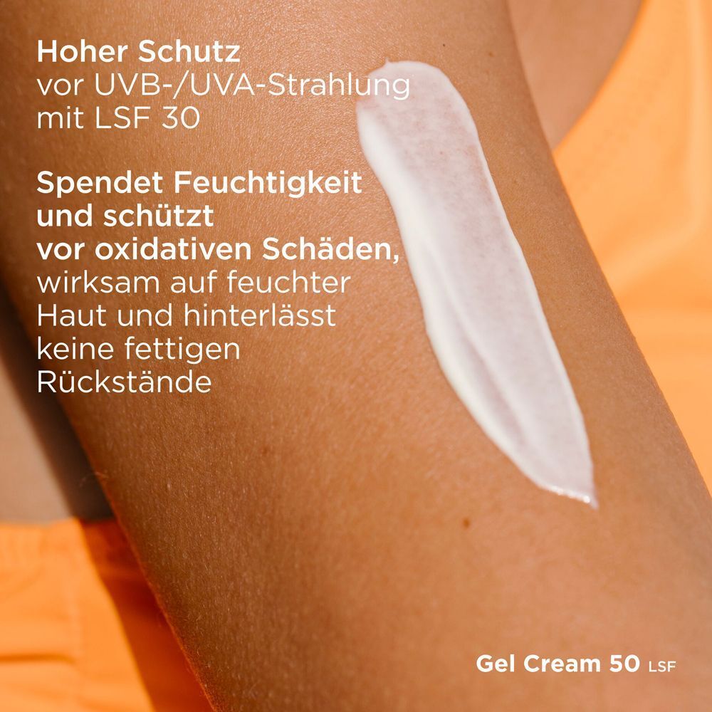 Weißes Gel auf Haut aufgetragen. Text: Hoher Schutz, vor UVB-/UVA-Strahlung mit LSF 30. Spendet Feuchtigkeit und schützt.