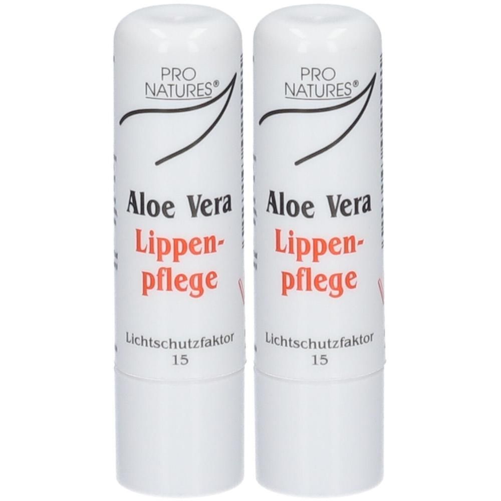 Zwei weiße Lippenpflegestifte. Aufschrift: Aloe Vera Lippenpflege, Lichtschutzfaktor 15. Marke: Pro Natures.
