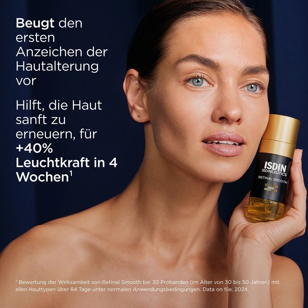 Frau hält ISDIN Isdinceutics Retinal Smooth Serum. Text: Hilft, die Haut zu erneuern. +40% Leuchtkraft in 4 Wochen.