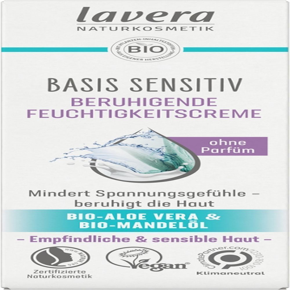 Weißer Karton mit Produktinformationen. Aufschrift: BASIS SENSITIV BERUHIGENDE FEUCHTIGKEITSCREME. Logos: Vegan, zertifizierte Naturkosmetik, Klimaneutral.